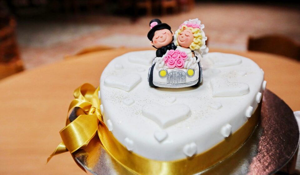 elegant anniversary cake couple